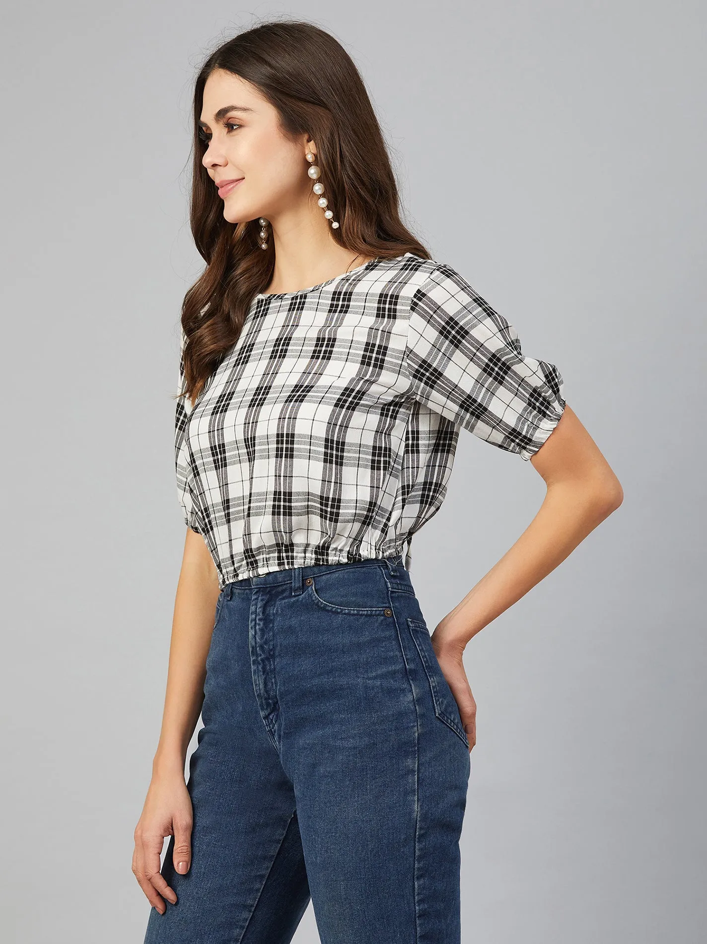 Chimpaaanzee Women White and Black Backside knotted Crop Top