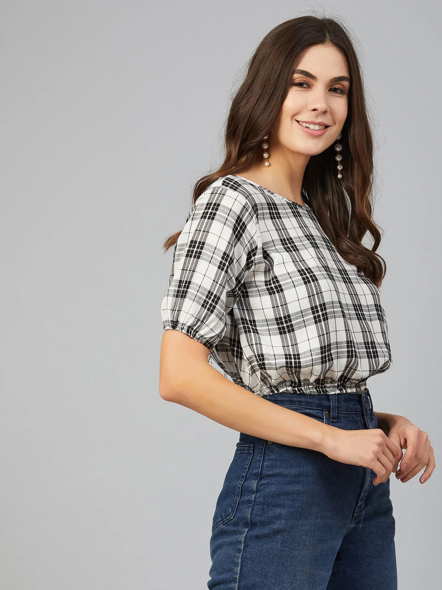 Chimpaaanzee Women White and Black Backside knotted Crop Top
