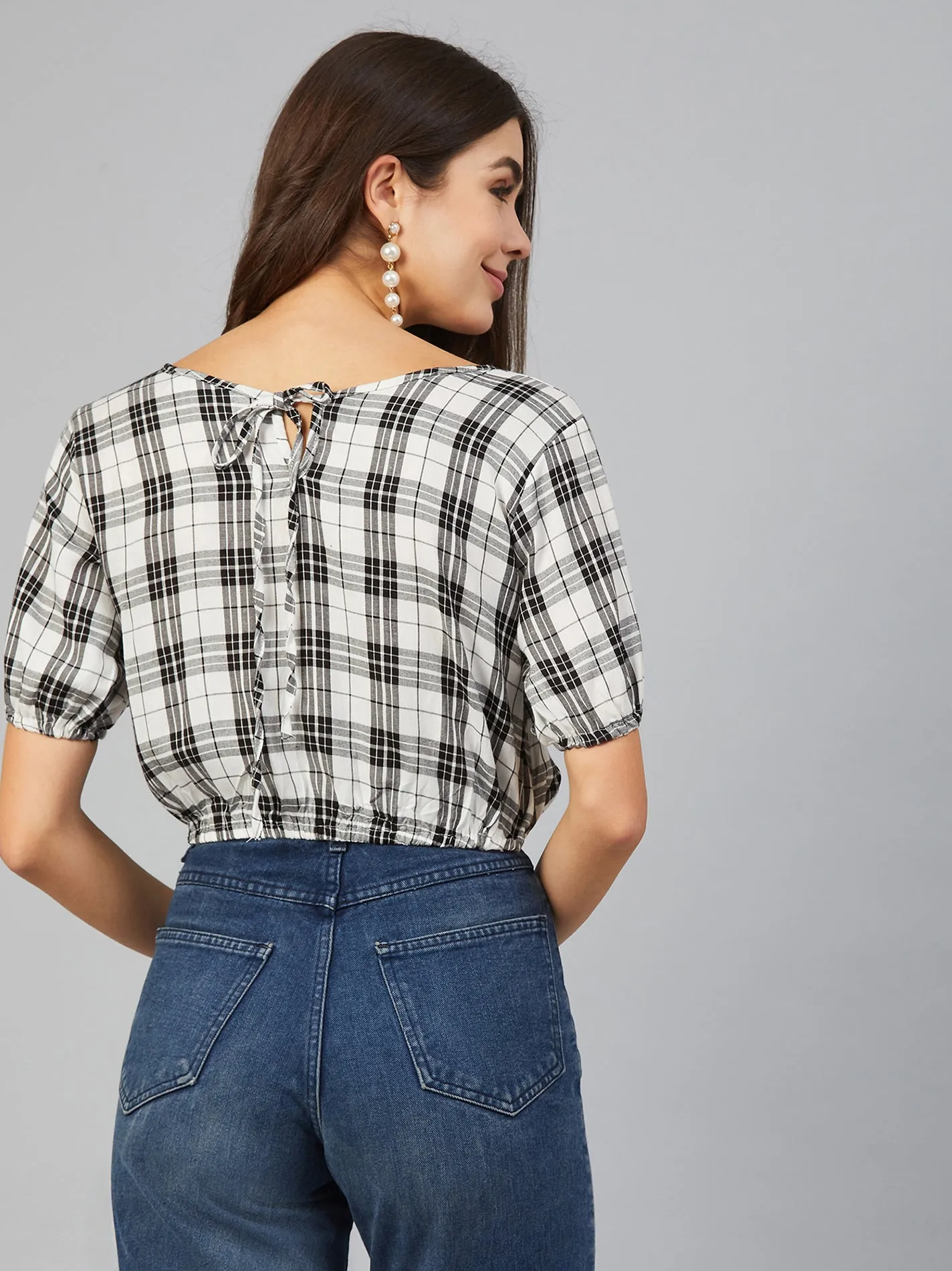 Chimpaaanzee Women White and Black Backside knotted Crop Top