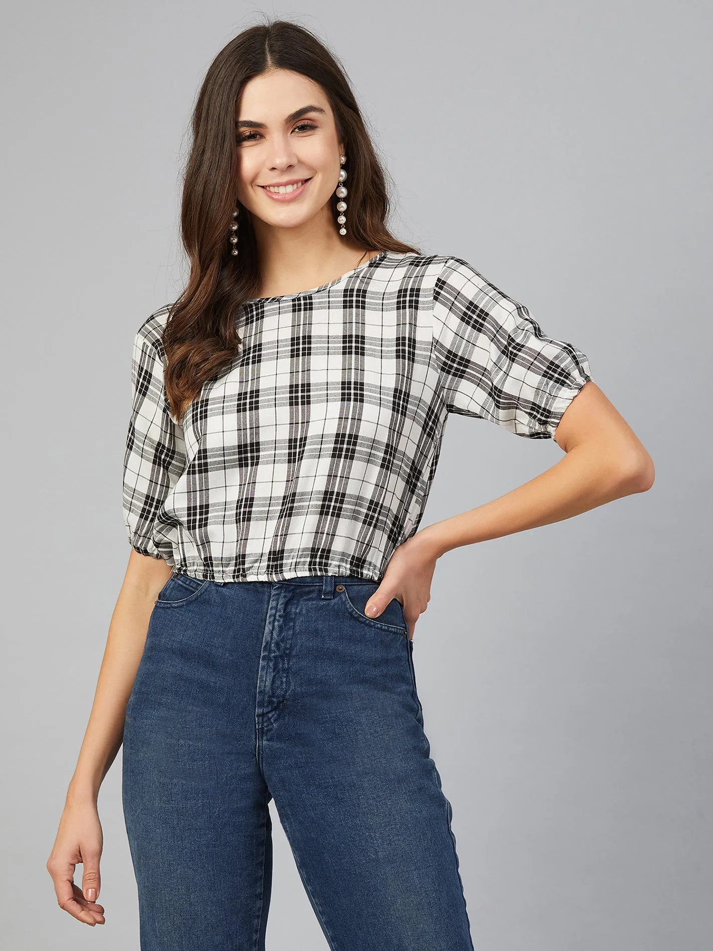 Chimpaaanzee Women White and Black Backside knotted Crop Top
