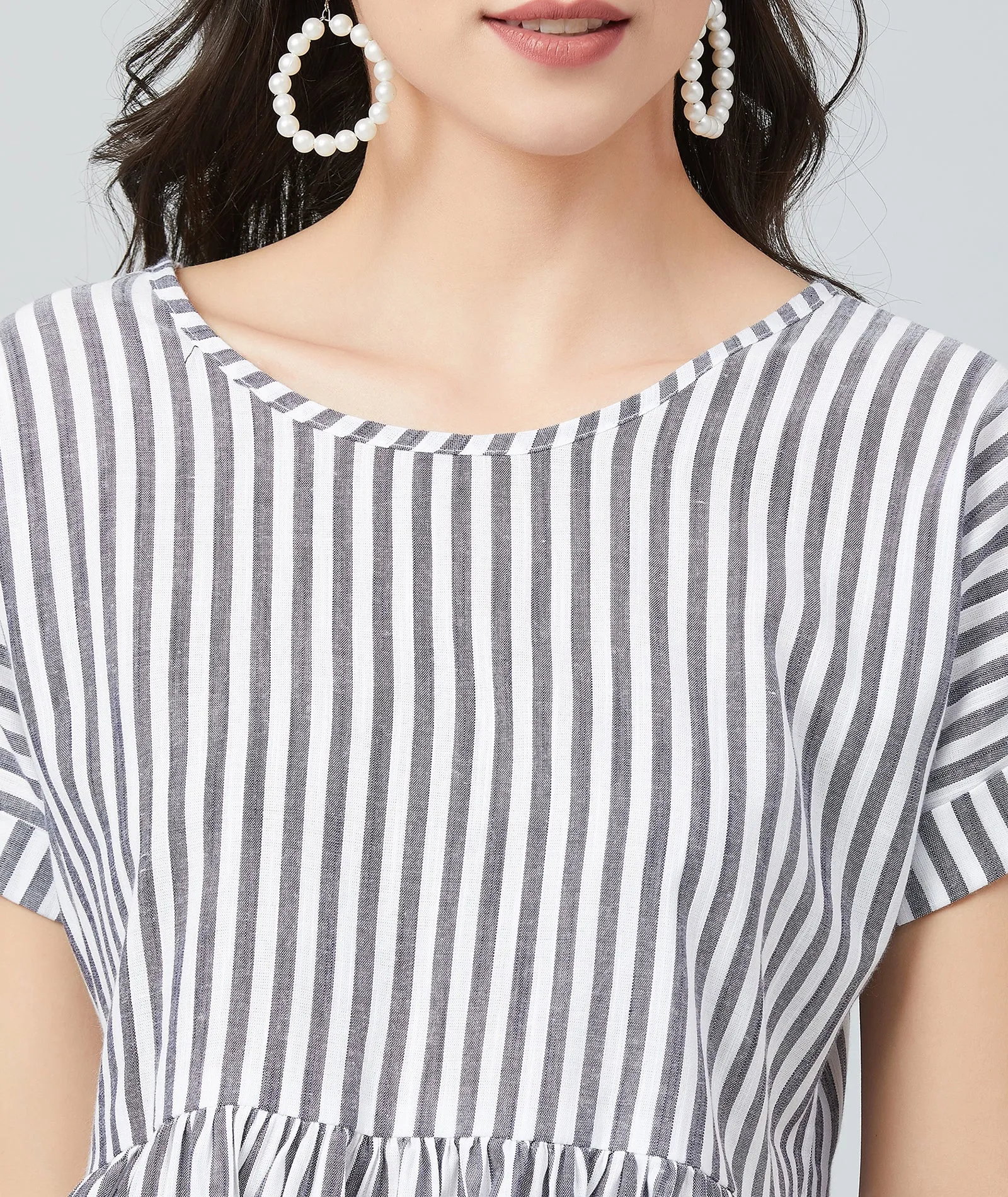 Chimpaaanzee Women White and Black Single Stripe Frill Style Top